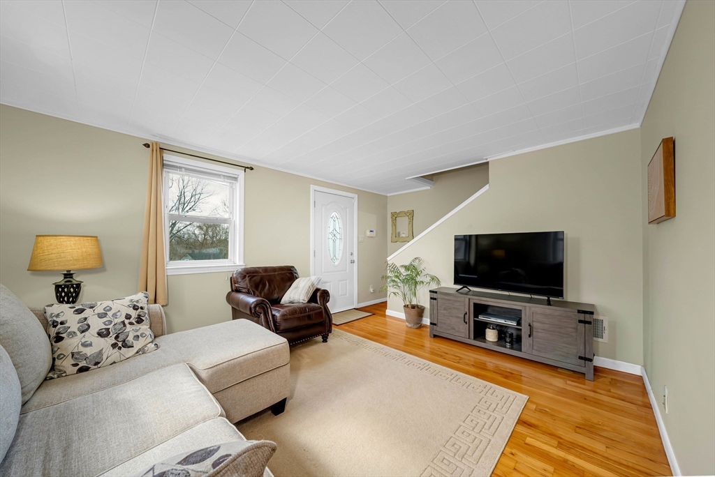 18 Fox Hill Road Billerica, MA 01821 - Photo 5 of 38