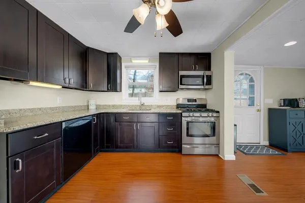 $599,900 | 18 Fox Hill Road, Billerica, MA 01821