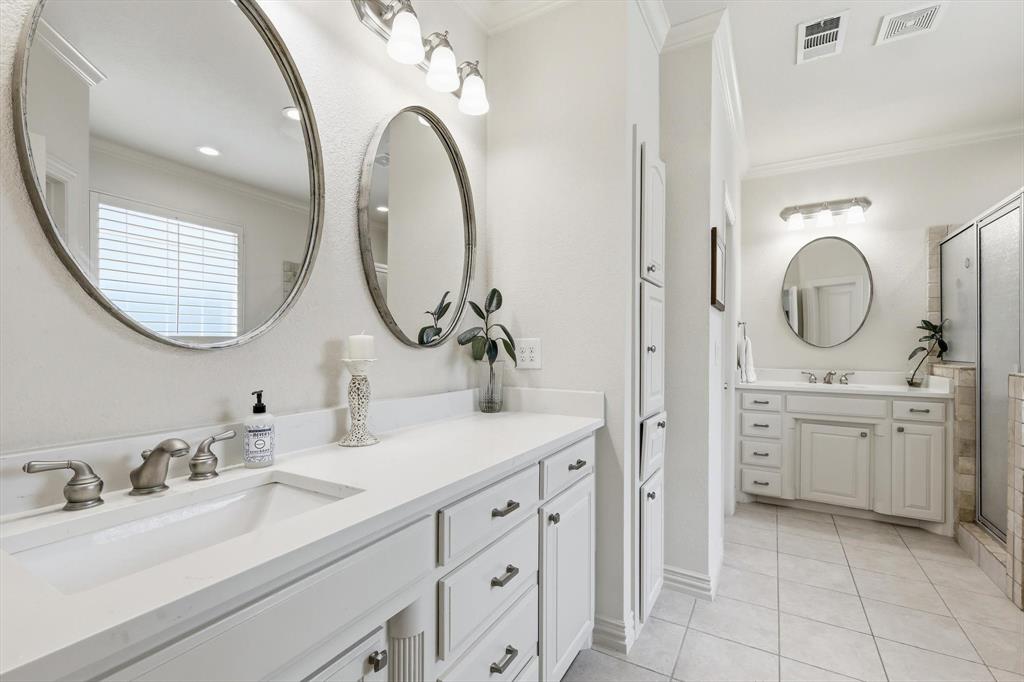 953 Monarch Way Keller, TX 76248 - Photo 14 of 36 Primary bathroom