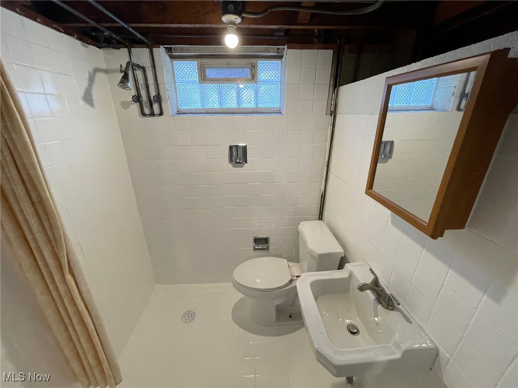 1539 Winchester Road Lyndhurst, OH 44124 - Photo 19 of 21 Basement full bath