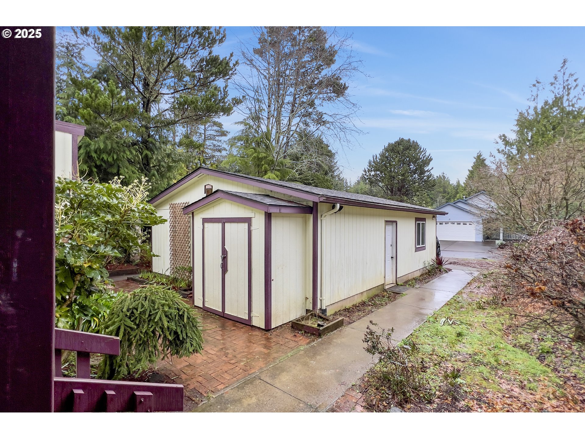 100 Seagrove Loop Lincoln City, OR 97367 - Photo 33 of 36 a backyard of a house with lots of green space