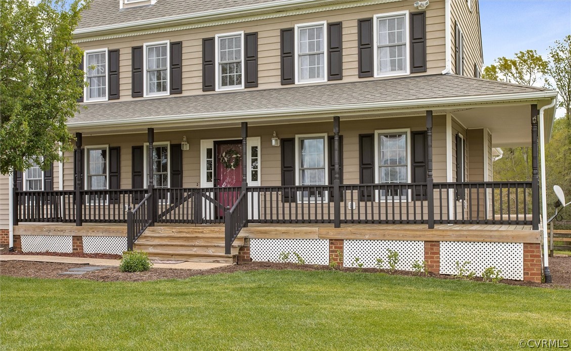 17312 Parsons Ridge Road Beaverdam, VA 23015 - Photo 3 of 49 a front view of a house with a garden