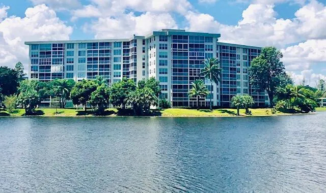 $2,500 | 3051 North Course Drive, Unit 807, Pompano Beach, FL 33069