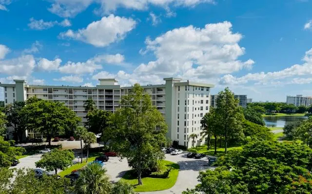 $2,500 | 3051 North Course Drive, Unit 807, Pompano Beach, FL 33069