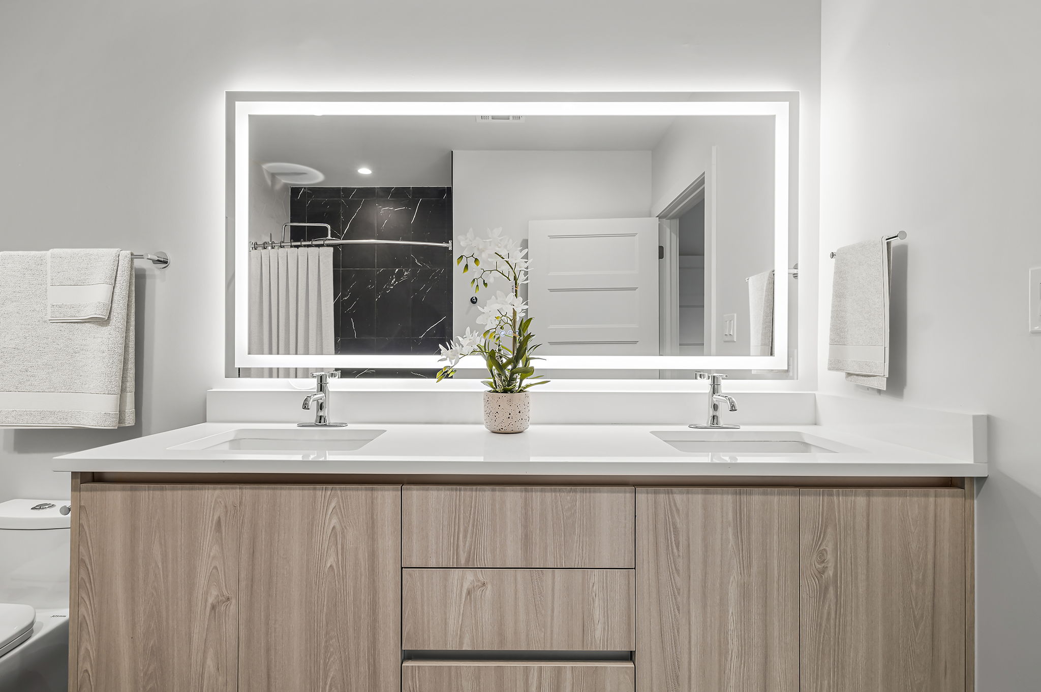5515 Humming Bird Lane, Unit 309 Austin, TX 78745 - Photo 10 of 38 a bathroom with a double vanity sink and a mirror