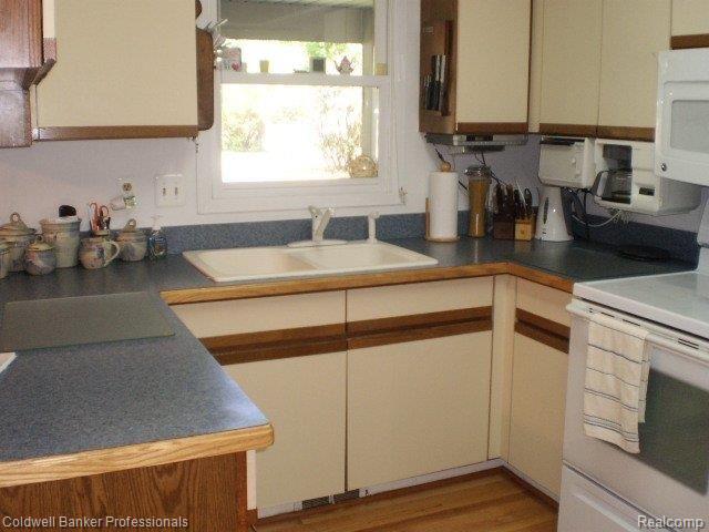549 Harding Avenue Rochester, MI 48307 - Photo 3 of 24 Kitchen