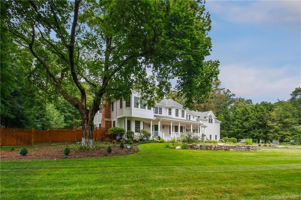 STUNNING HOME ON A CUL-DE-SAC