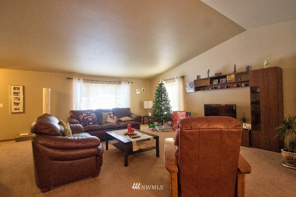 8619 John Dower Road Southwest Lakewood, WA 98499 - Photo 2 of 10 Gallery Image 2