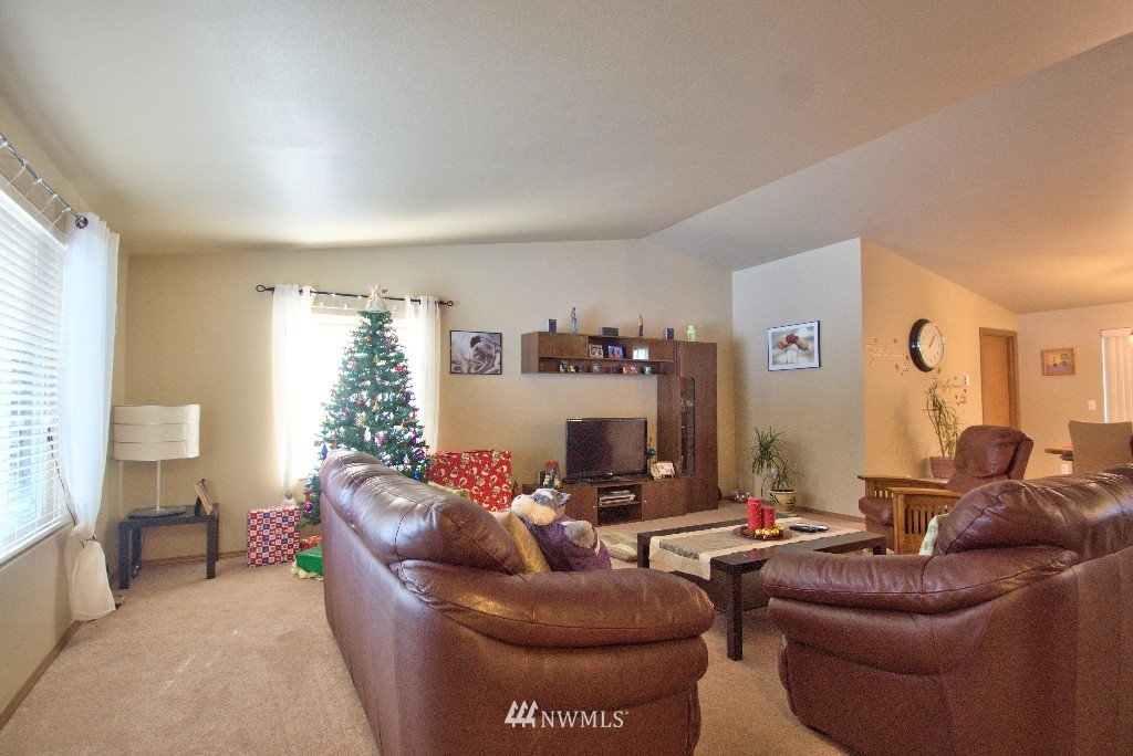8619 John Dower Road Southwest Lakewood, WA 98499 - Photo 3 of 10 Gallery Image 3