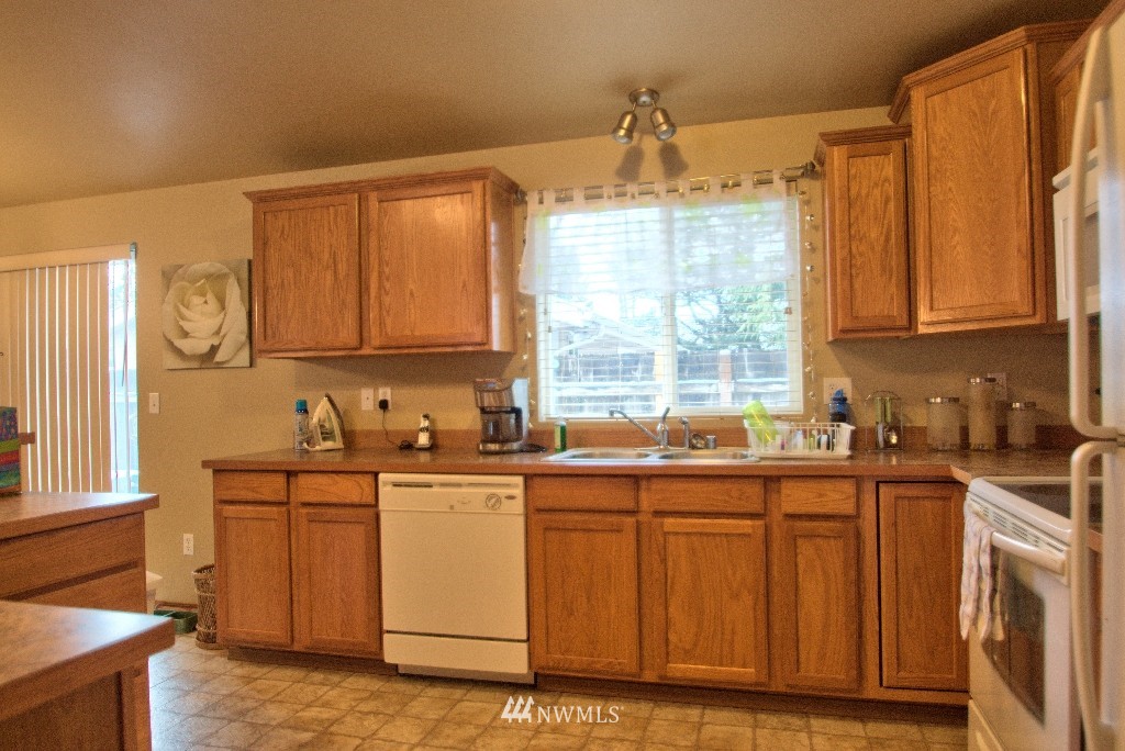 8619 John Dower Road Southwest Lakewood, WA 98499 - Photo 5 of 10 Gallery Image 5