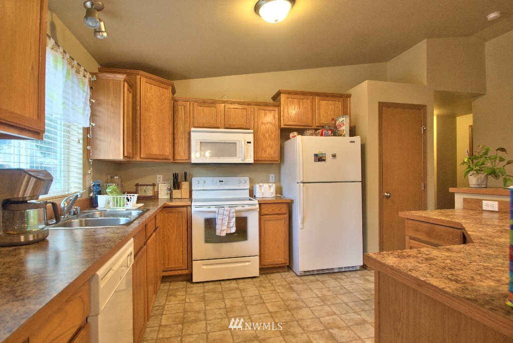 8619 John Dower Road Southwest Lakewood, WA 98499 - Photo 6 of 10 Gallery Image 6
