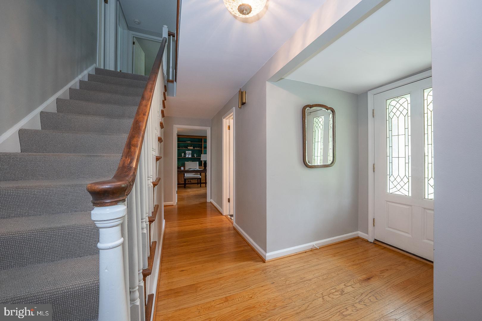 586 Mount View Road Berwyn, PA 19312 - Photo 2 of 47 Front Hallway