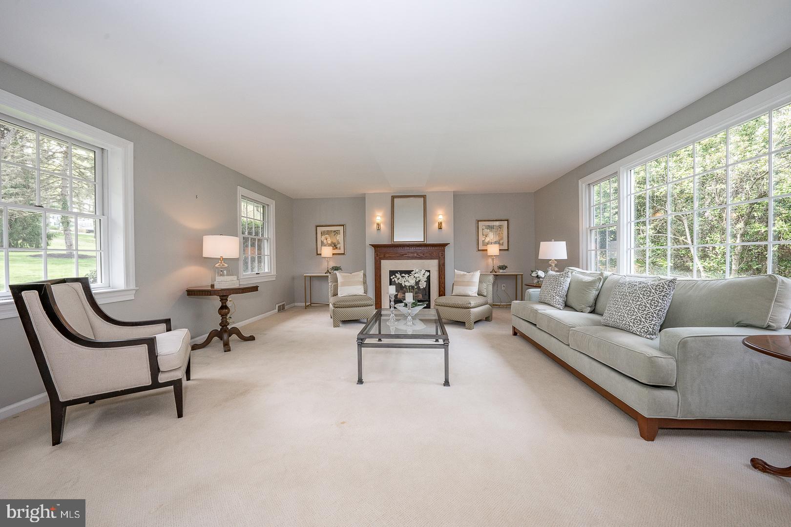 586 Mount View Road Berwyn, PA 19312 - Photo 3 of 47 Living Room