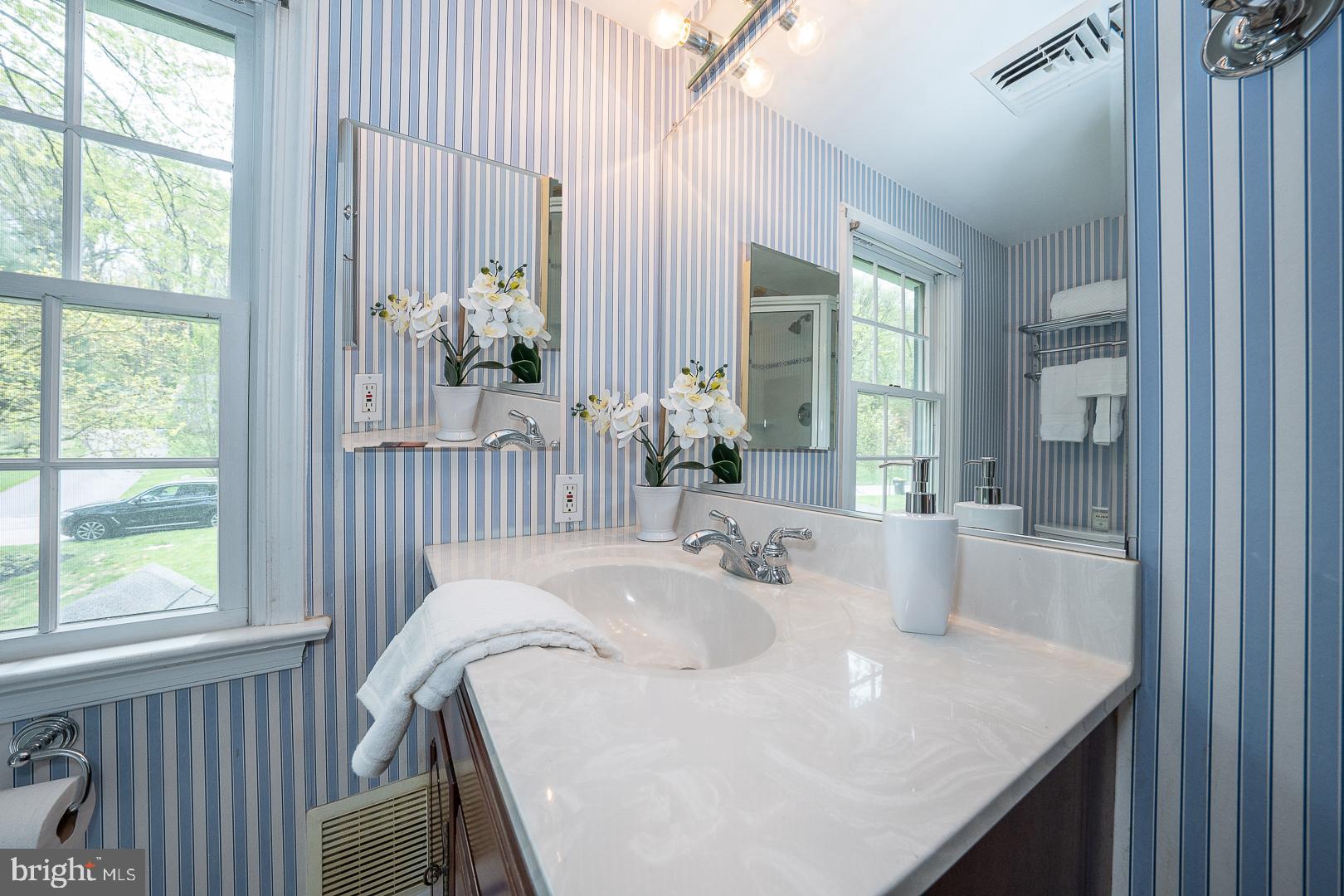 586 Mount View Road Berwyn, PA 19312 - Photo 31 of 47 Hall Bath #1