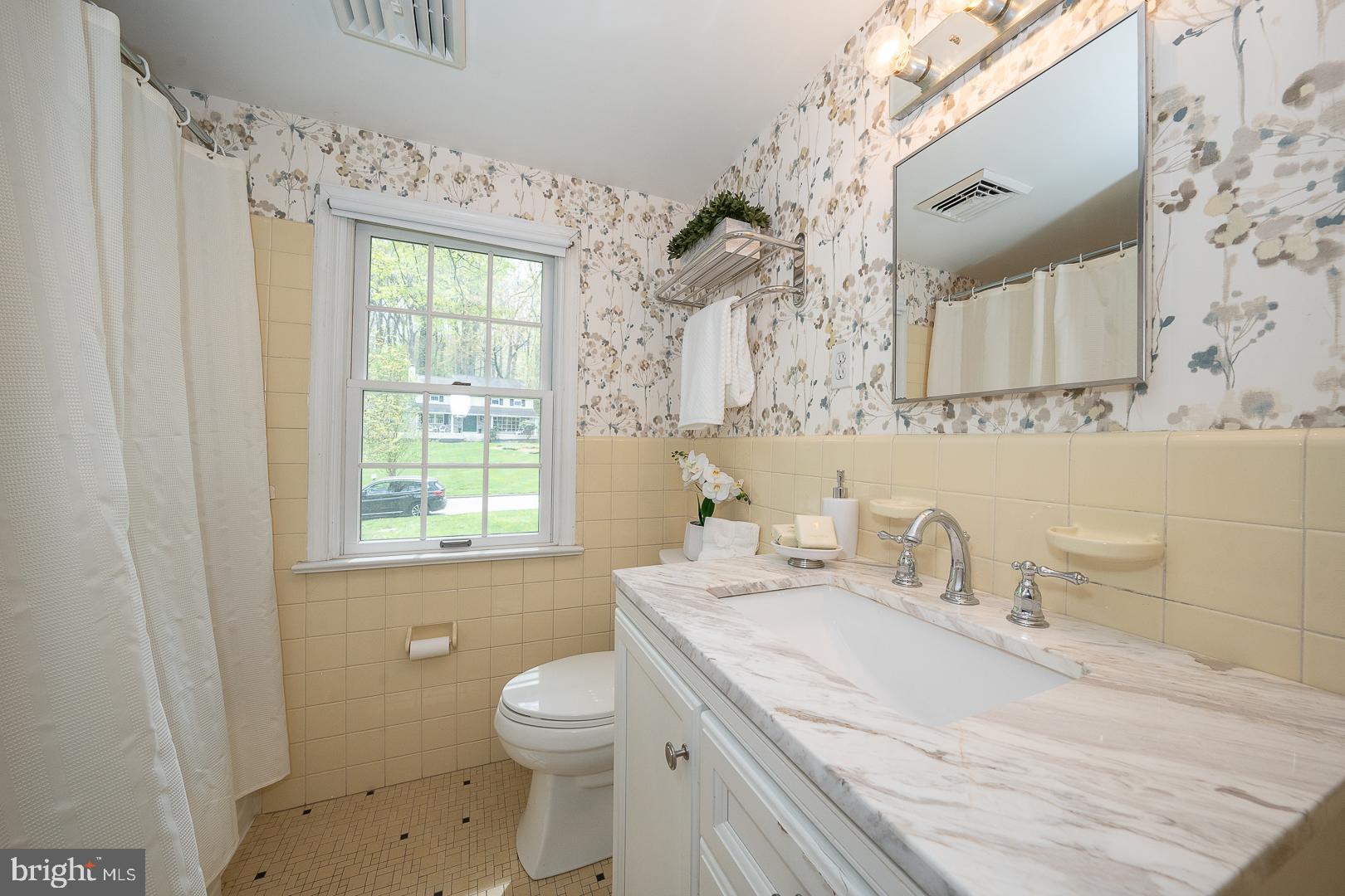586 Mount View Road Berwyn, PA 19312 - Photo 35 of 47 Hall Bath #2