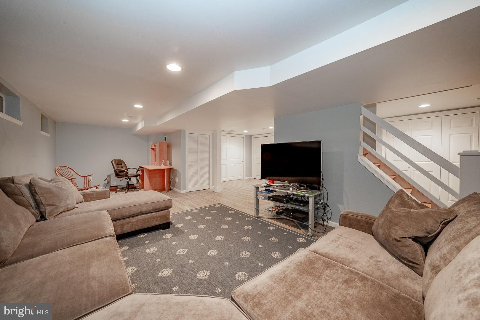 586 Mount View Road Berwyn, PA 19312 - Photo 38 of 47 TV Area