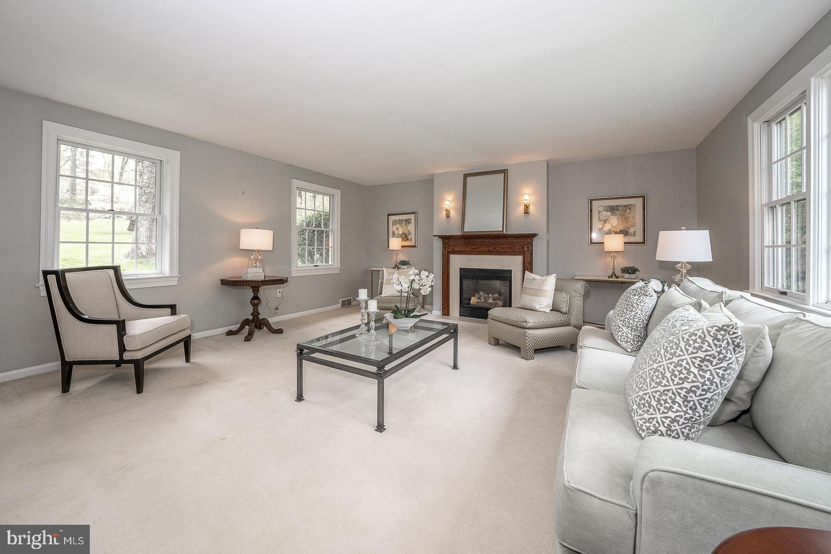 586 Mount View Road Berwyn, PA 19312 - Photo 4 of 47 Living Room