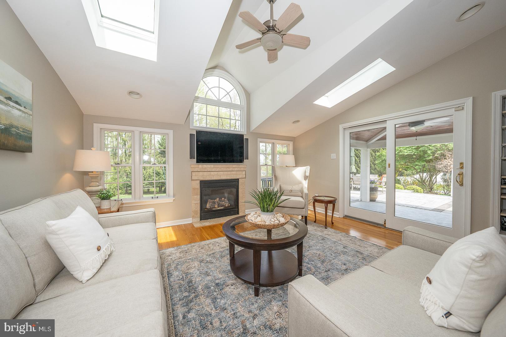 586 Mount View Road Berwyn, PA 19312 - Photo 10 of 47 Family Room