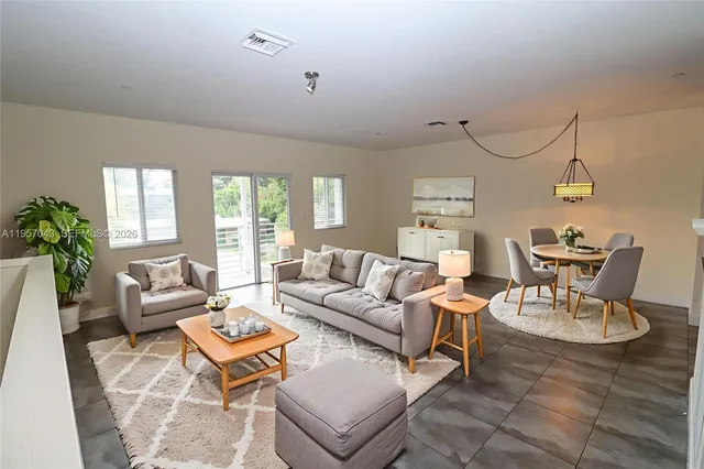 $3,300 | 609 Northeast 28th Street, Unit 3, Wilton Manors, FL 33334