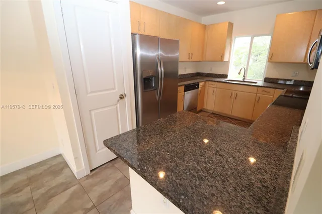 $3,300 | 609 Northeast 28th Street, Unit 3, Wilton Manors, FL 33334