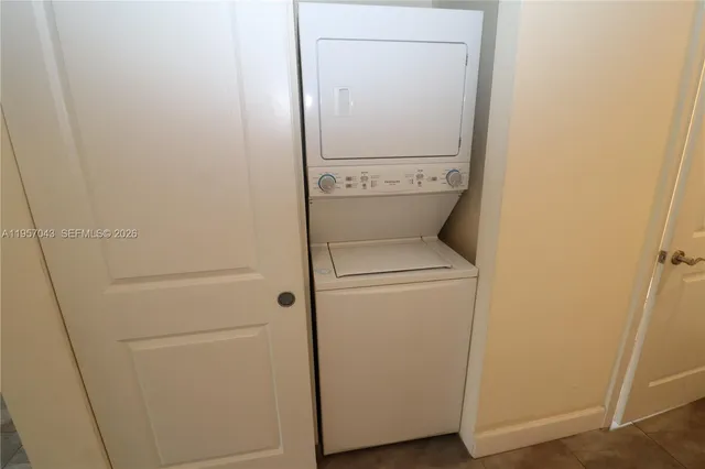 $3,300 | 609 Northeast 28th Street, Unit 3, Wilton Manors, FL 33334