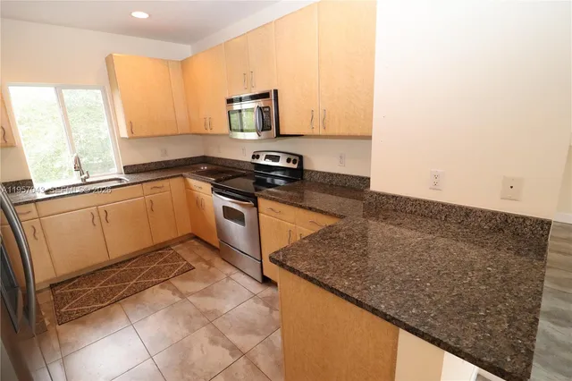 $3,300 | 609 Northeast 28th Street, Unit 3, Wilton Manors, FL 33334