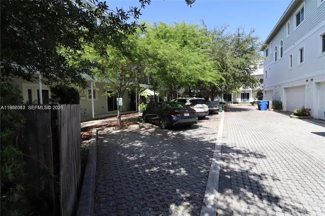 $3,300 | 609 Northeast 28th Street, Unit 3, Wilton Manors, FL 33334