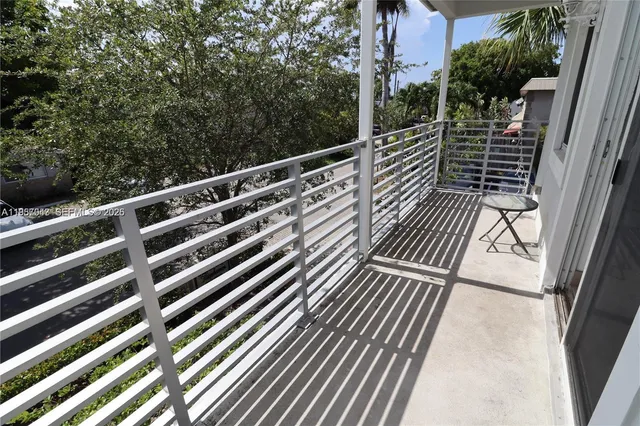 $3,300 | 609 Northeast 28th Street, Unit 3, Wilton Manors, FL 33334