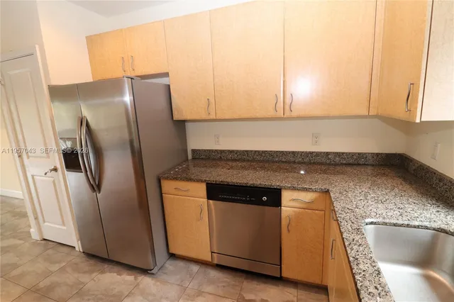 $3,300 | 609 Northeast 28th Street, Unit 3, Wilton Manors, FL 33334