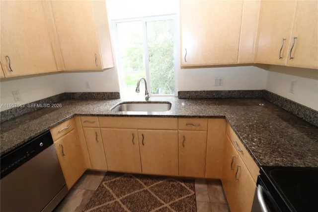 $3,300 | 609 Northeast 28th Street, Unit 3, Wilton Manors, FL 33334