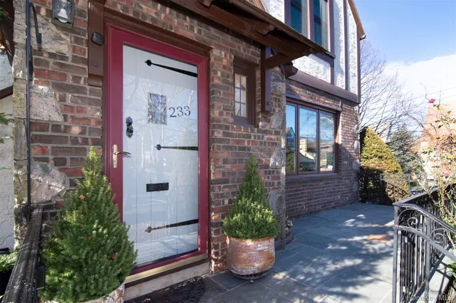 $1,270,000 | 233 Kneeland Avenue, Yonkers, NY 10705