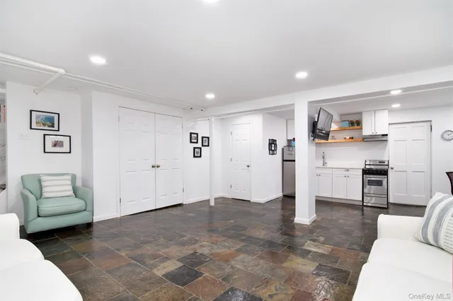 $1,270,000 | 233 Kneeland Avenue, Yonkers, NY 10705