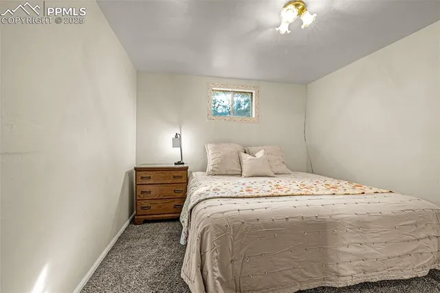 a view of a backyard with fountain