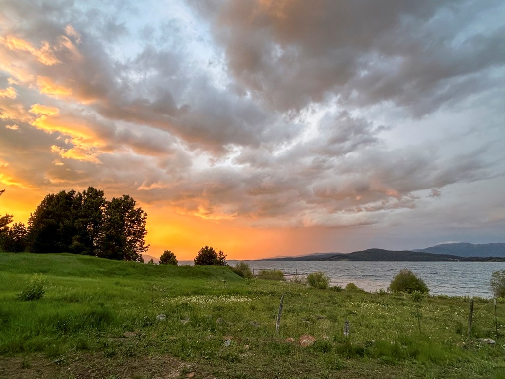 44 Pats Lane, Unit 45 Cascade, ID 83611 - Photo 25 of 34 Colors of the Sunset