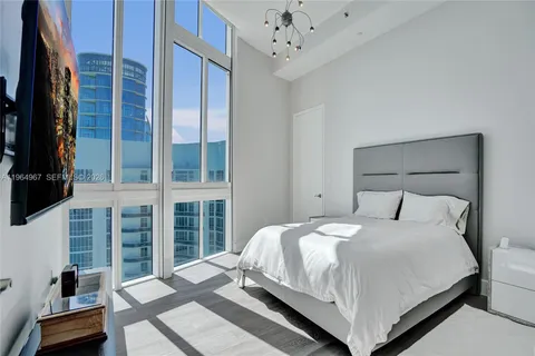 $3,045,000 | 15901 Collins Avenue, Unit 4301, Sunny Isles Beach, FL 33160