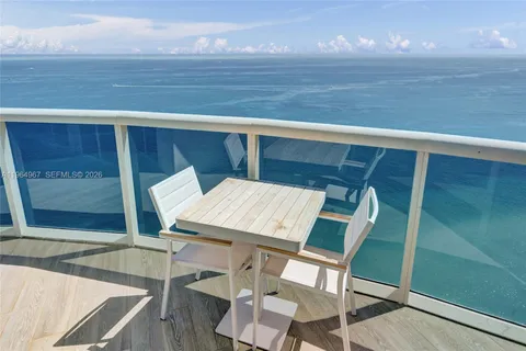 $3,045,000 | 15901 Collins Avenue, Unit 4301, Sunny Isles Beach, FL 33160