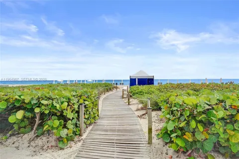$3,045,000 | 15901 Collins Avenue, Unit 4301, Sunny Isles Beach, FL 33160