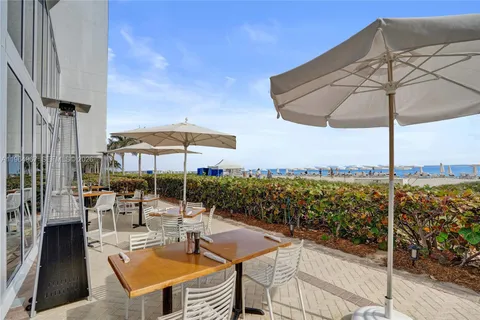 $3,045,000 | 15901 Collins Avenue, Unit 4301, Sunny Isles Beach, FL 33160