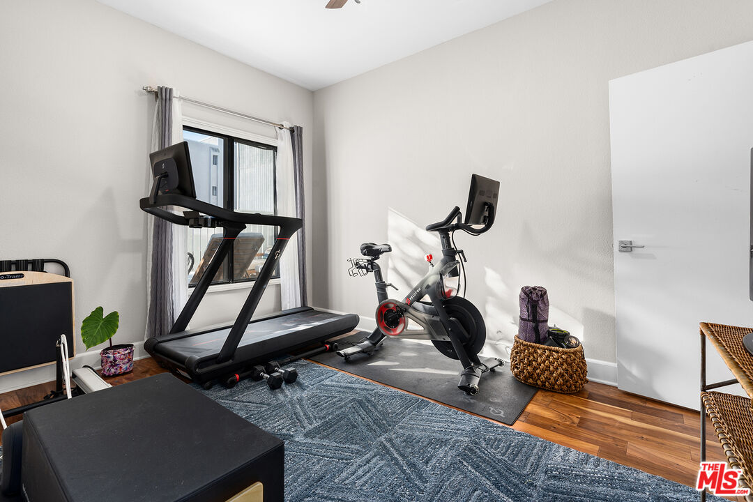 8160 Manitoba Street, Unit 101 Playa del Rey, CA 90293 - Photo 15 of 20 a view of a room with gym equipment