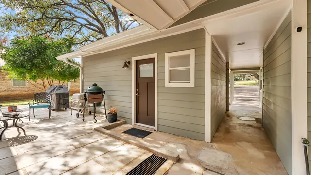 a view of backyard with a chair and tables