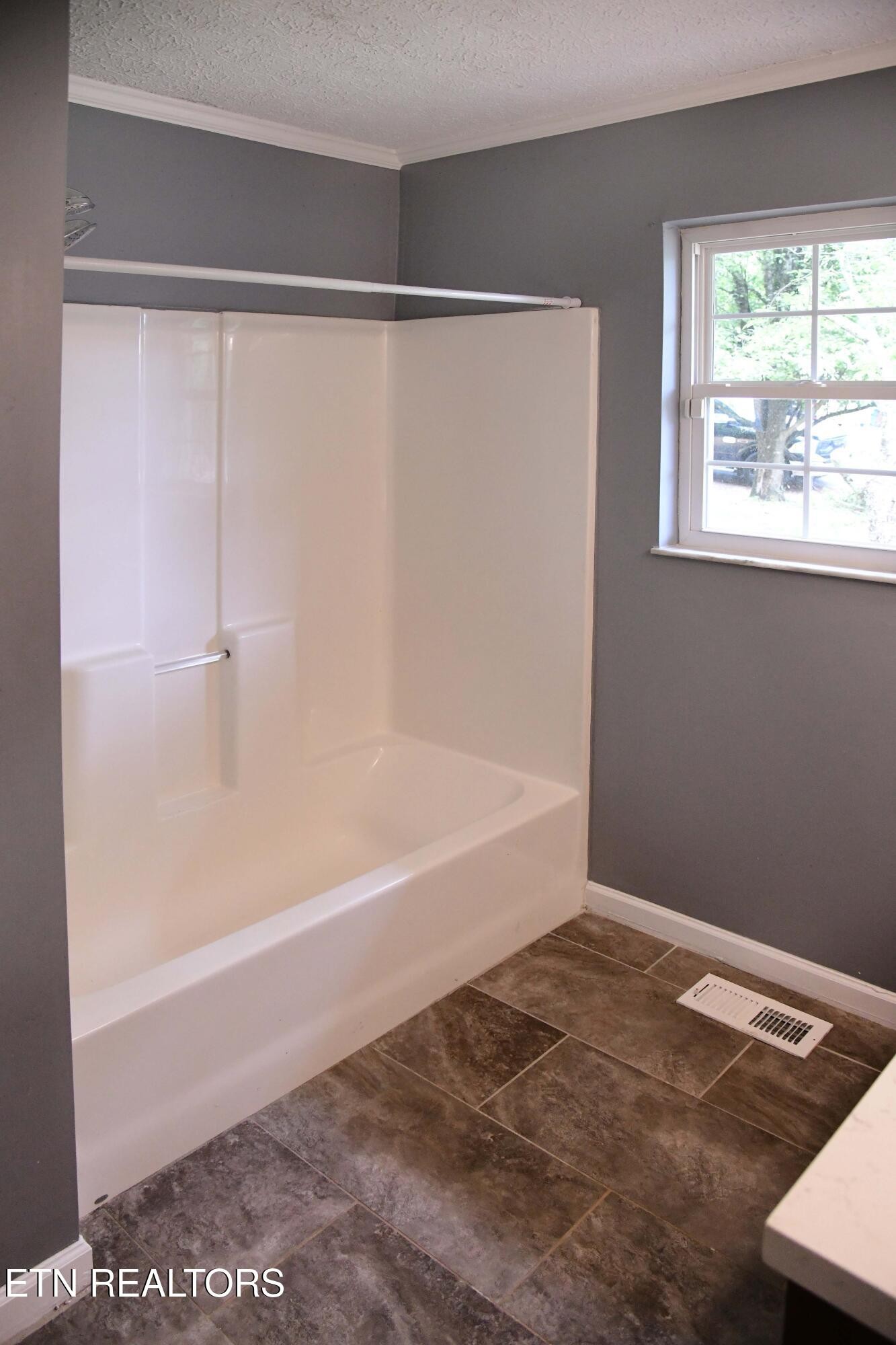 102 Henderson Lane Oak Ridge, TN 37830 - Photo 15 of 26 Gallery Image 15