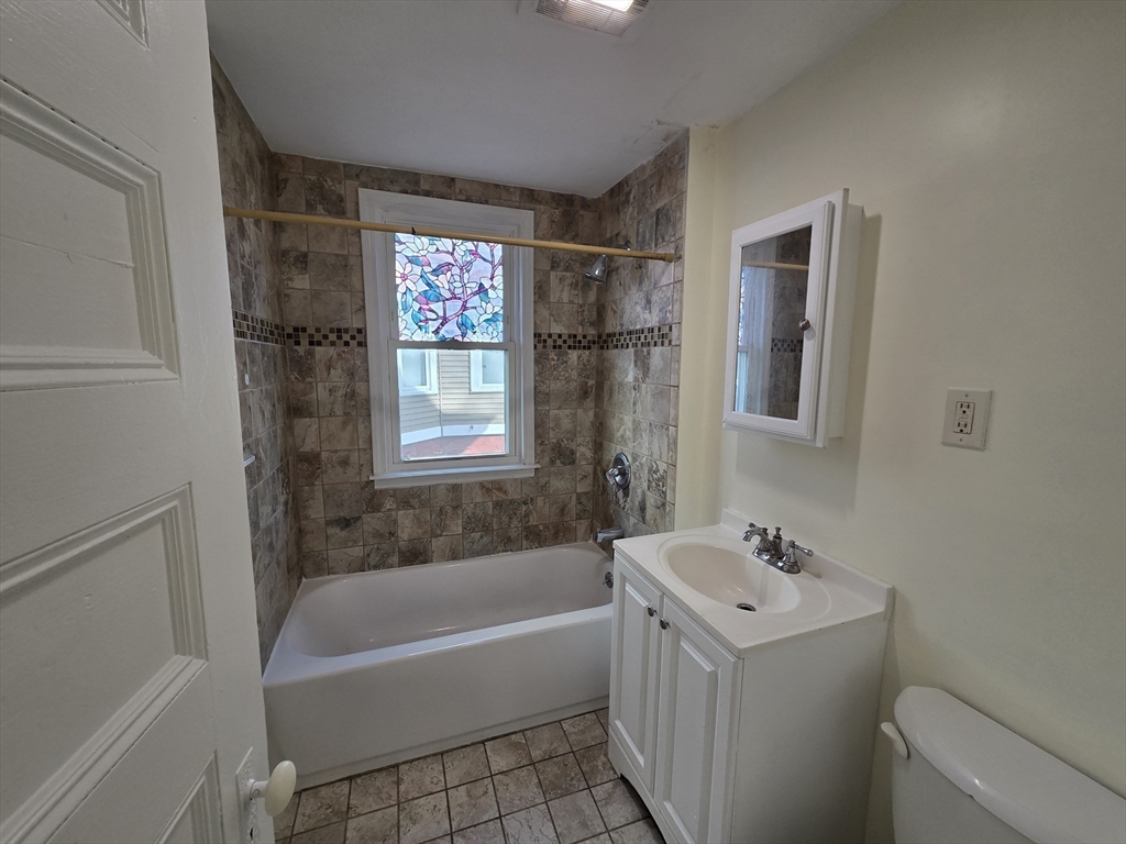 115-117 Northampton Avenue Springfield, MA 01109 - Photo 14 of 39