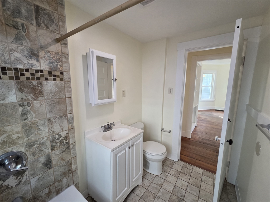 115-117 Northampton Avenue Springfield, MA 01109 - Photo 15 of 39
