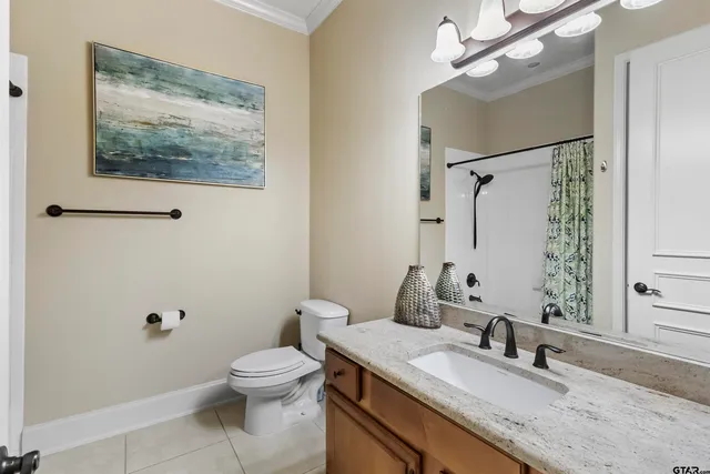 a view of a workspace with furniture