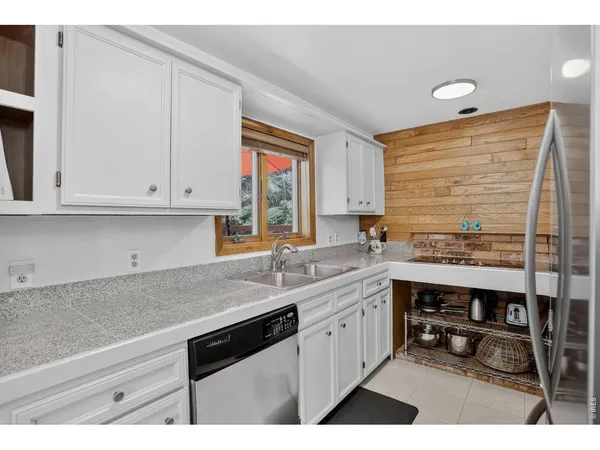 $525,000 | 760 Hickory Drive, Lyons, CO 80540