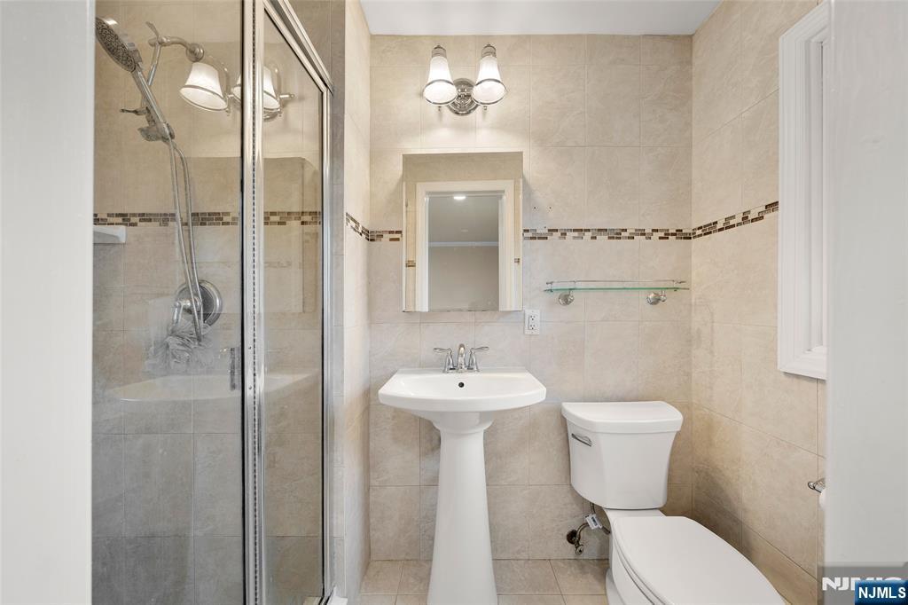970 Soldier Hill Road Emerson, NJ 07630 - Photo 18 of 37 a bathroom with a sink toilet and shower