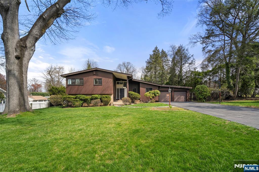 970 Soldier Hill Road Emerson, NJ 07630 - Photo 3 of 37 a front view of house with yard and green space