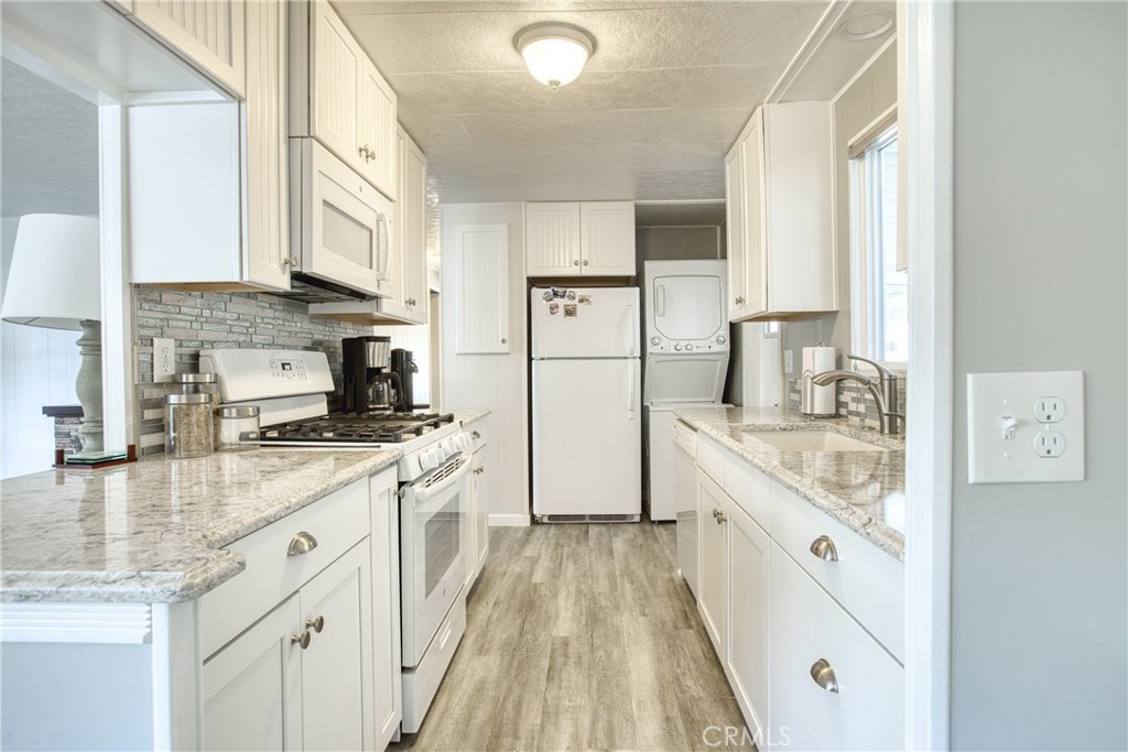 1595 Los Osos Valley Road, Unit 11A Los Osos, CA 93402 - Photo 8 of 31 a large kitchen with a stove top oven