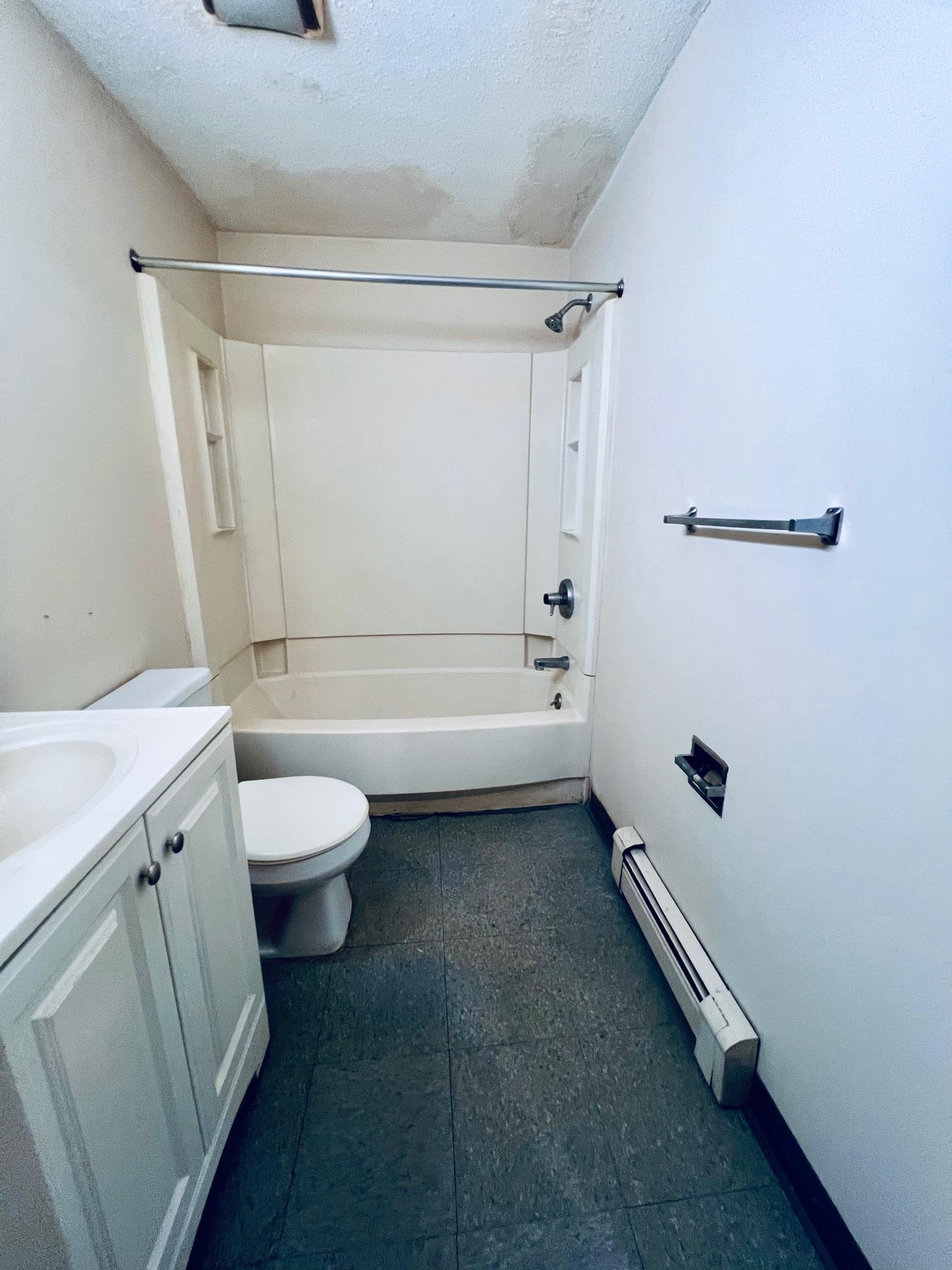 194 Spruce Street Manchester, NH 03103 - Photo 12 of 23