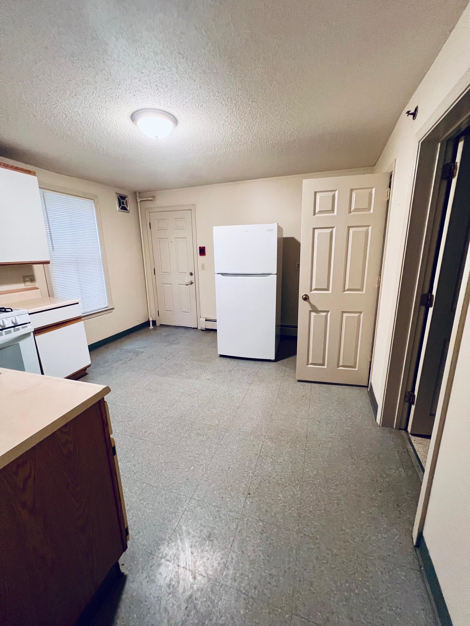 194 Spruce Street Manchester, NH 03103 - Photo 8 of 23